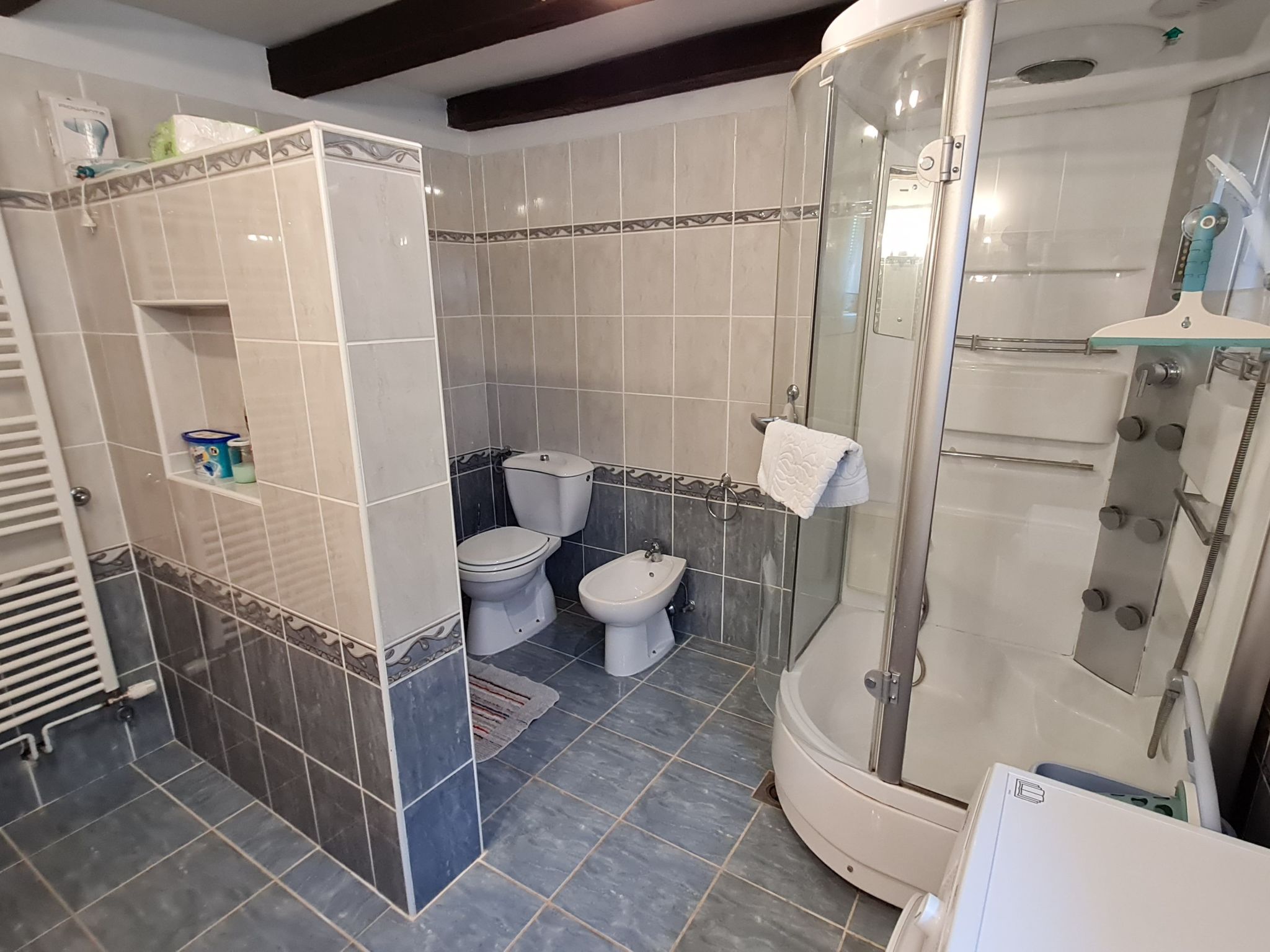 Ruhiggelegene Villa mit eigenem Tennisplatz und Pool für Ausflüge in die Umgebu - Binnen