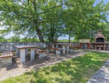 Knusse vakantiewoning Ana nabij Poreč met gedeeld zwembad en tuin - thumbnail 3