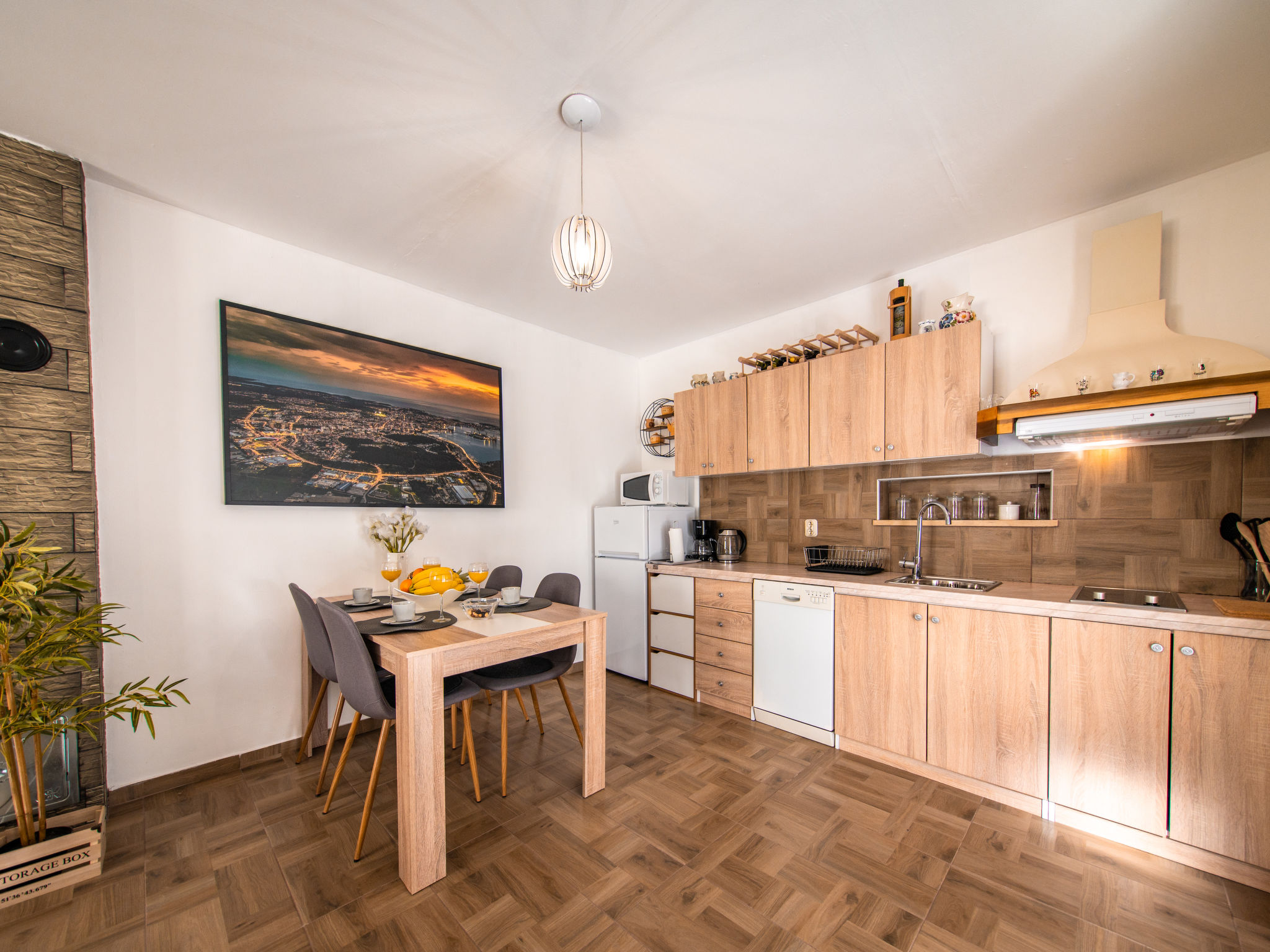 Kitchen / Dining Room