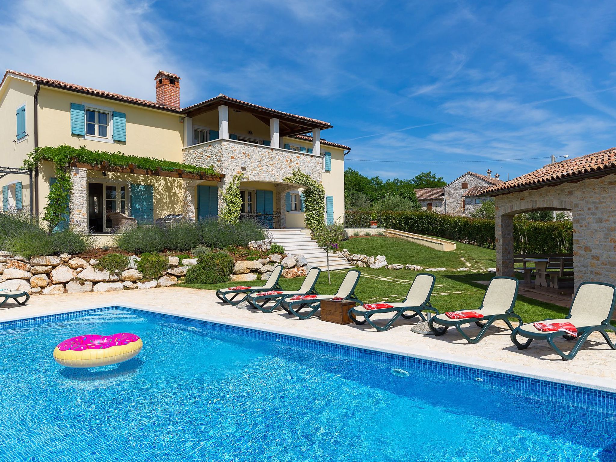 Vakantiehuis met omheinde tuin in Porec/Heraki (Kroatië) 1 hond is welkom