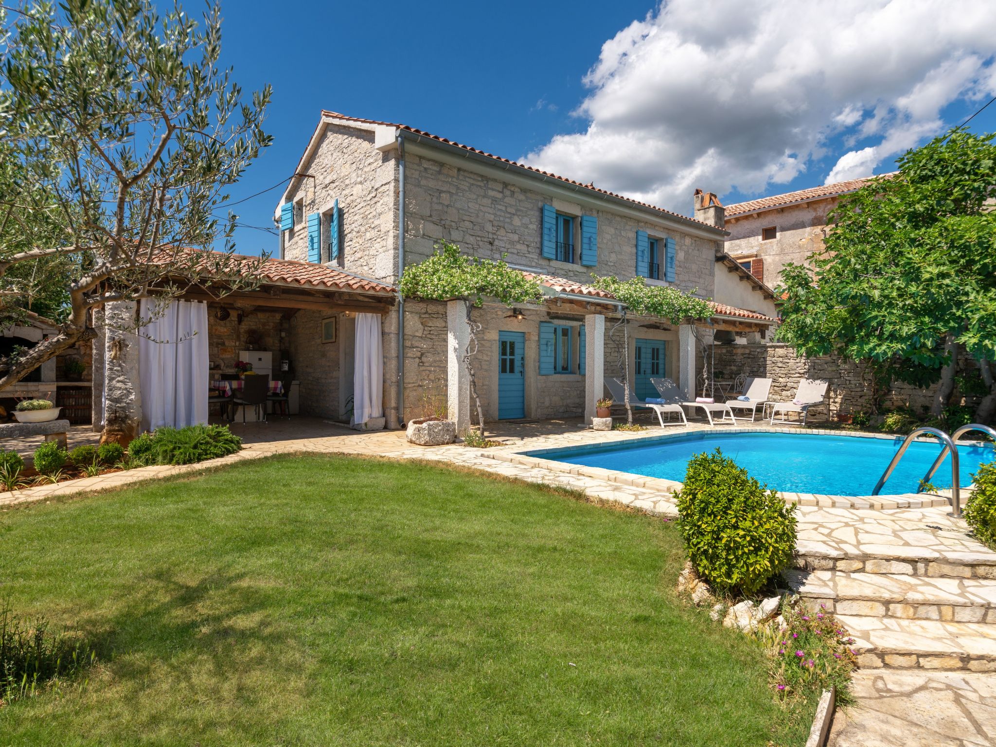 Vakantiehuis met omheinde tuin in Porec/Heraki (Kroatië) 1 hond is welkom