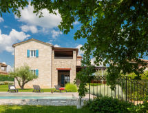Villa Grando II: Ruim vakantiehuis met verwarmd zwembad in Istrië - thumbnail 1