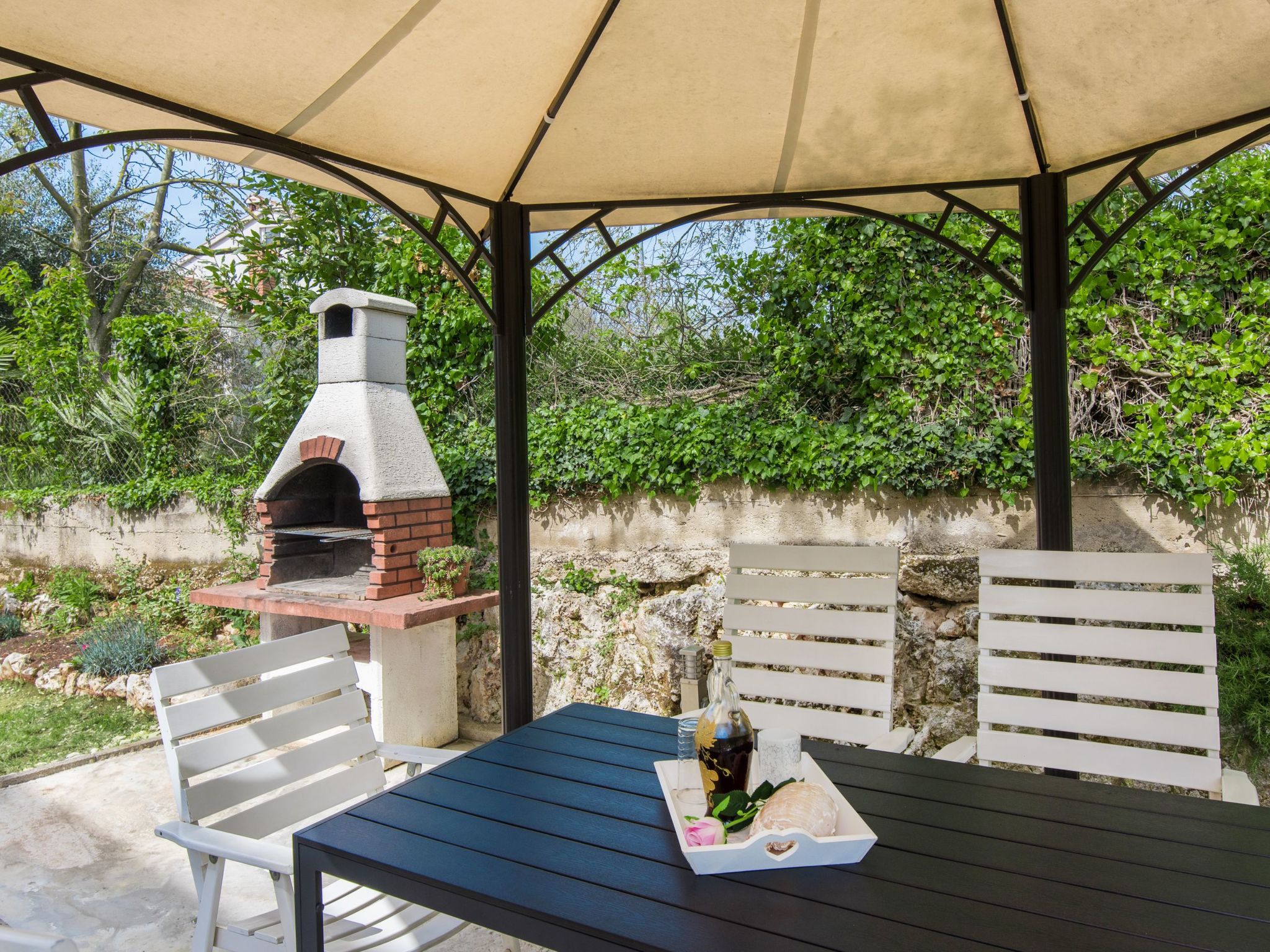 Gemütliches Appartement in Funtana mit Grill-Draußen