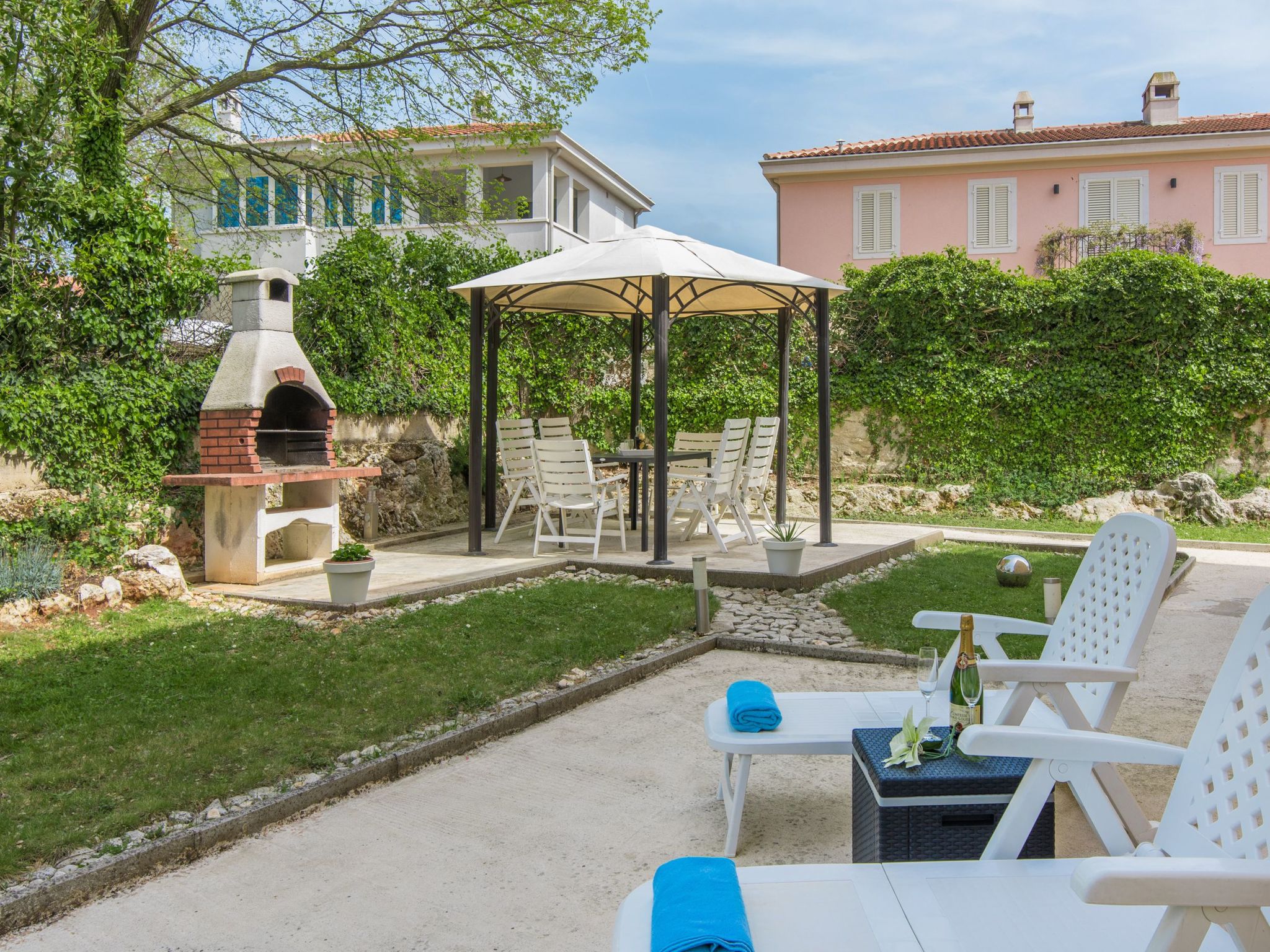 Gemütliches Appartement in Funtana mit Grill-Draußen