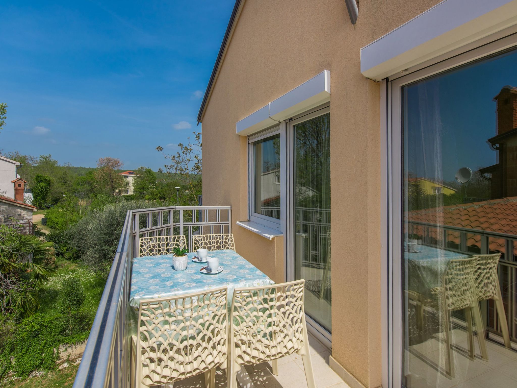 Charmante Wohnung in Funtana mit Grill-Buiten