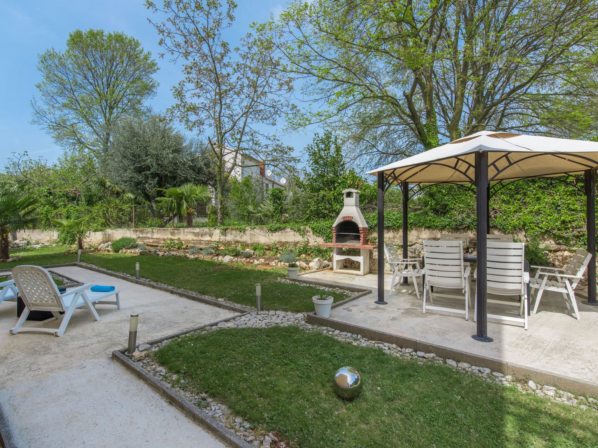 Appartement in Funtana mit Grill-Buiten