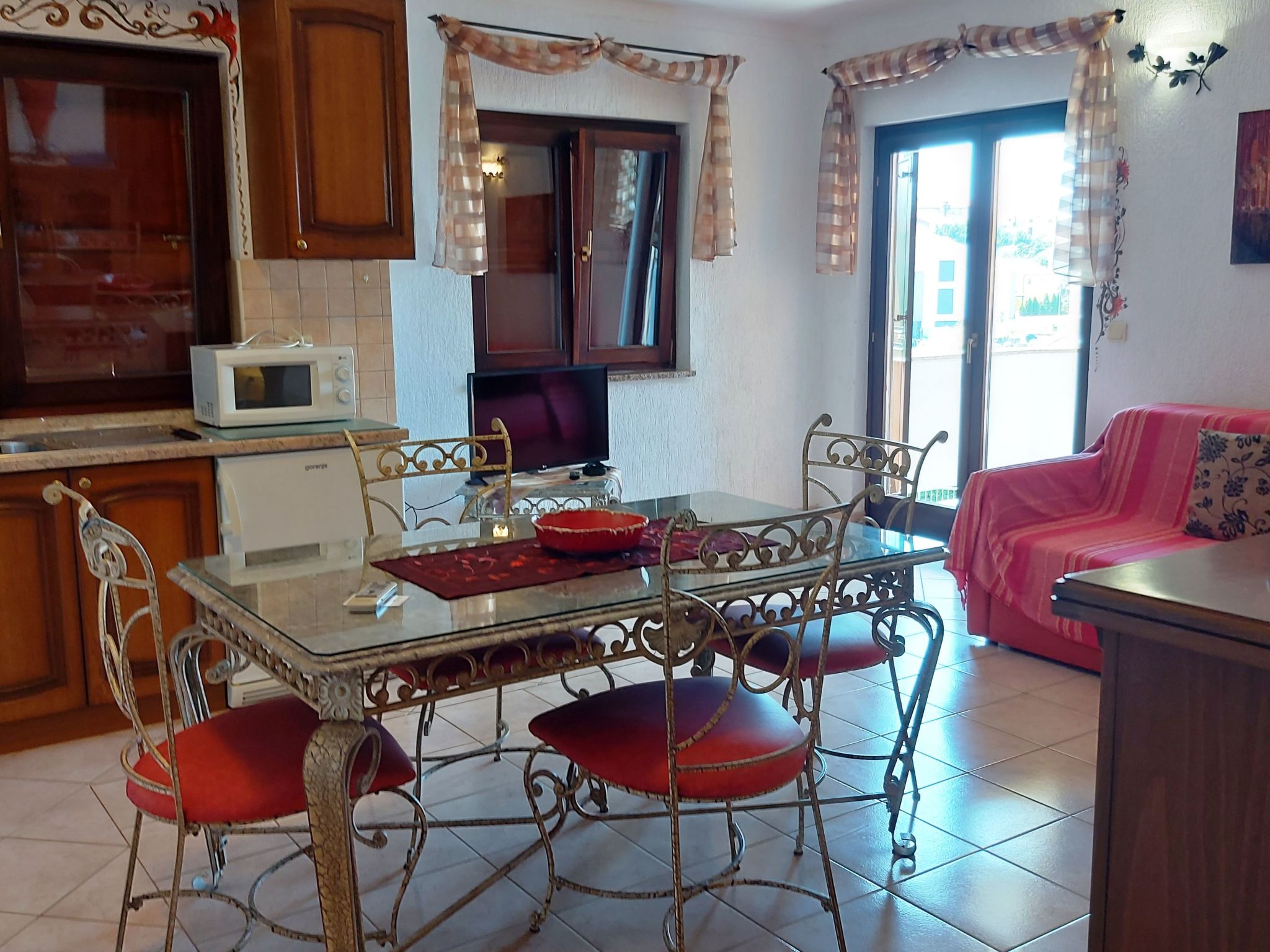 Villa Linet 6.-Drinnen