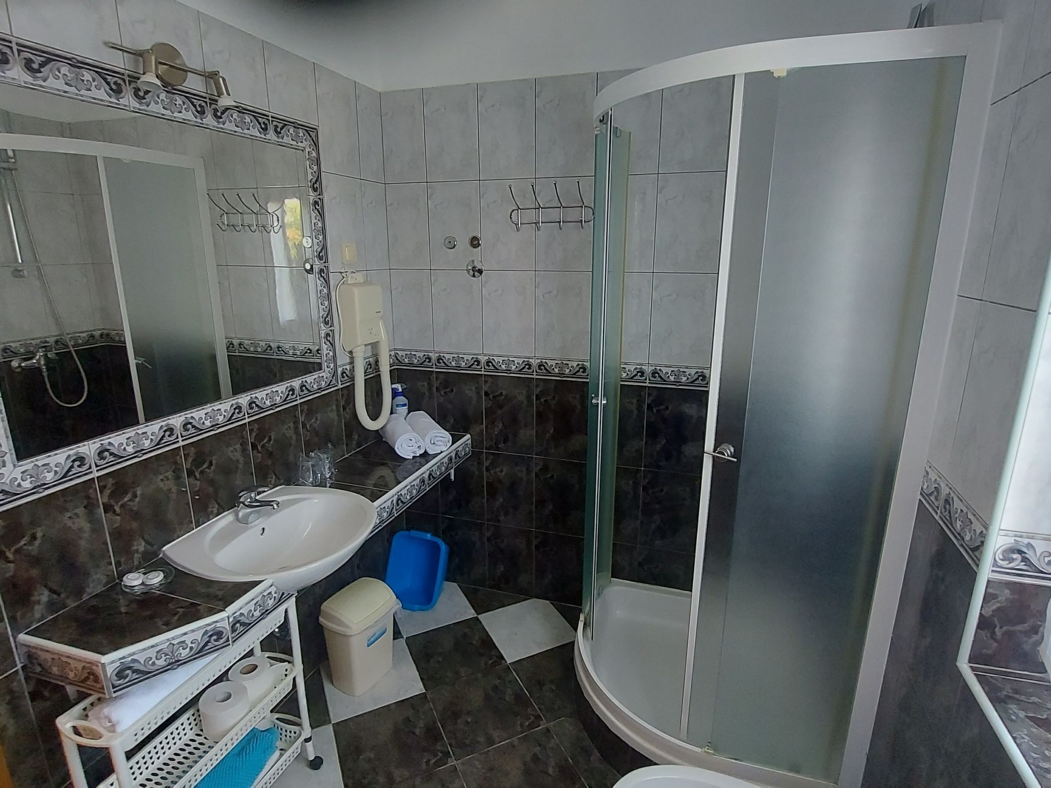 Villa Linet 6.-Drinnen