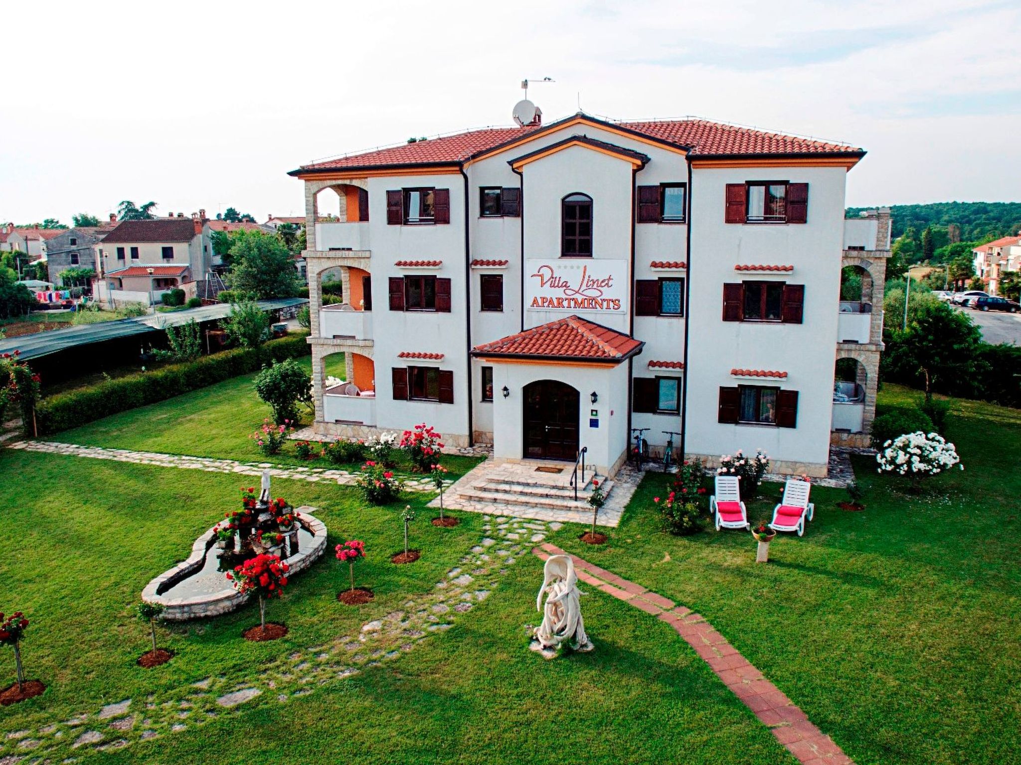 No. 4. exclusive **** star holiday flat 4 is equipped with wrought iron furniture and is suitable for 4 people. The holiday flat is located on the 1st floor and has: - 2 comfortable bedrooms with doub..
