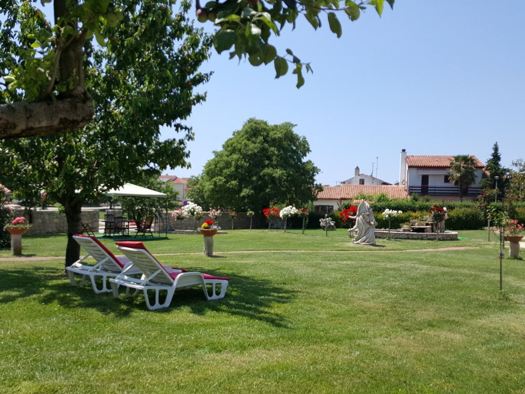 Villa Linet 4.-Inside