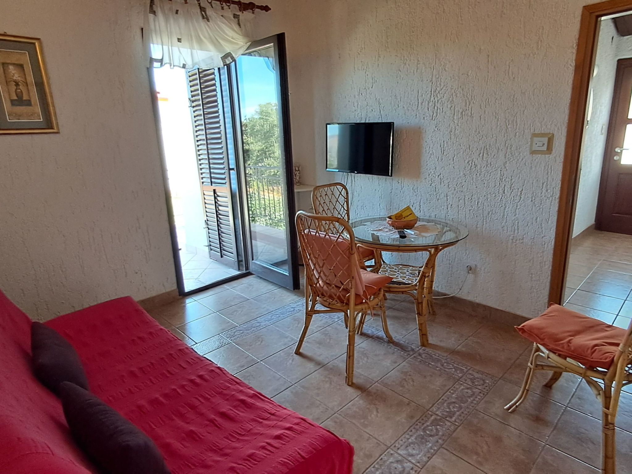 Kleine Wohnung mit schönem Balkon-Binnen