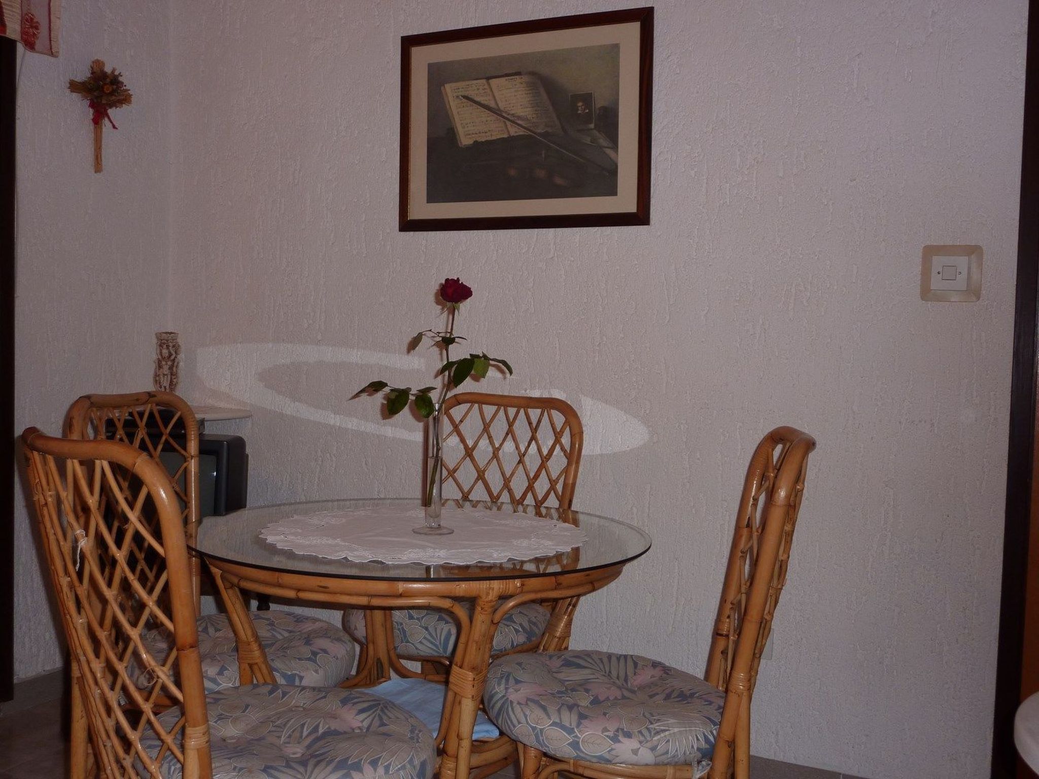 Kleine Wohnung mit schönem Balkon-Binnen