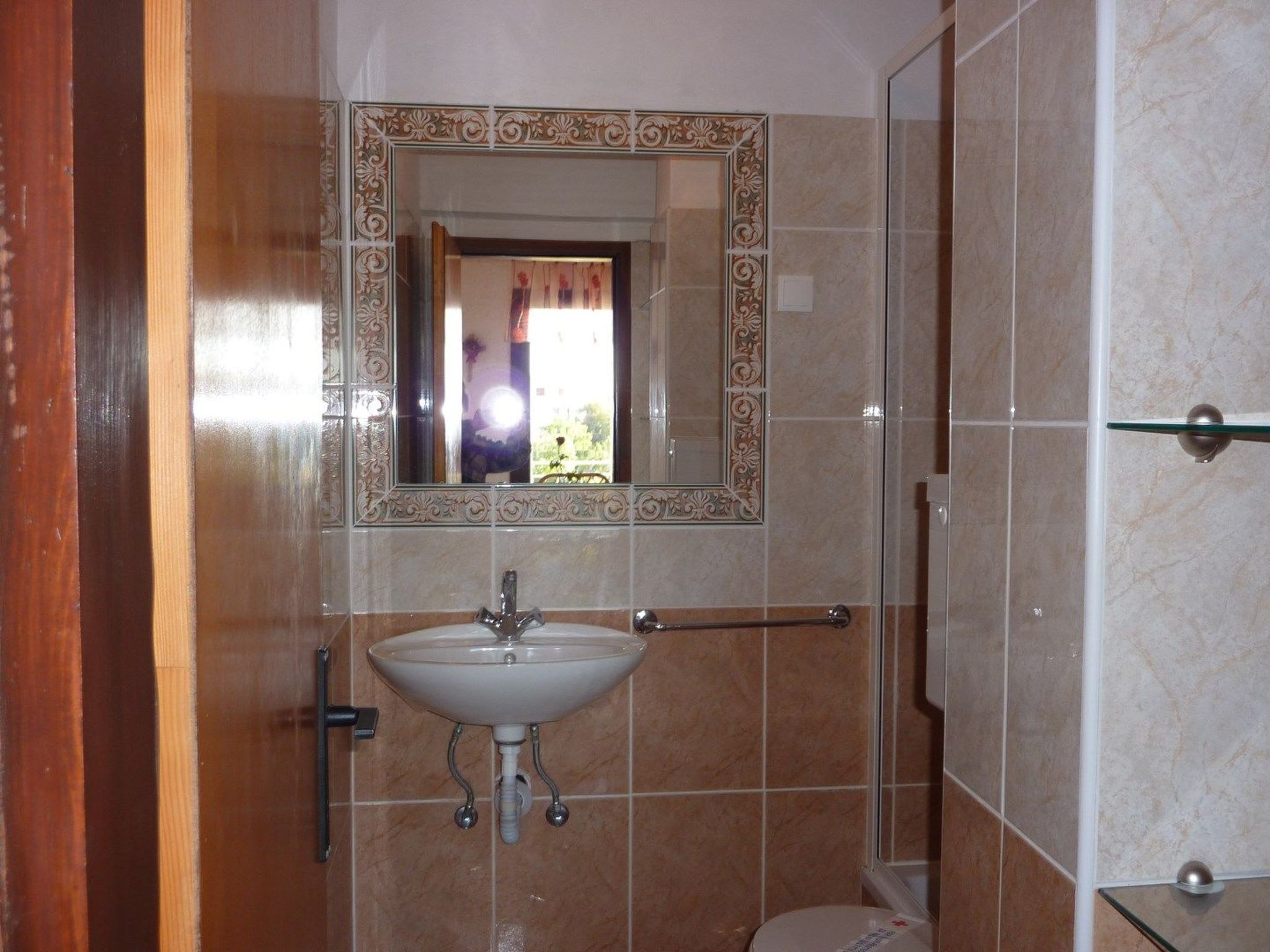 Kleine Wohnung mit schönem Balkon-Binnen