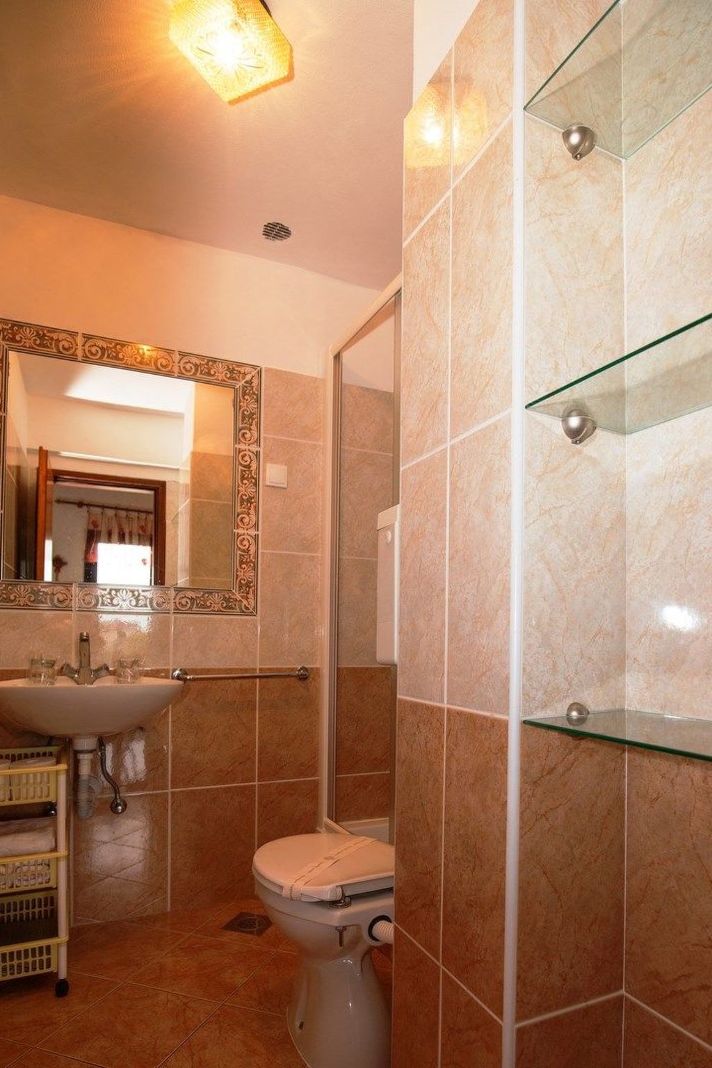 Kleine Wohnung mit schönem Balkon-Binnen