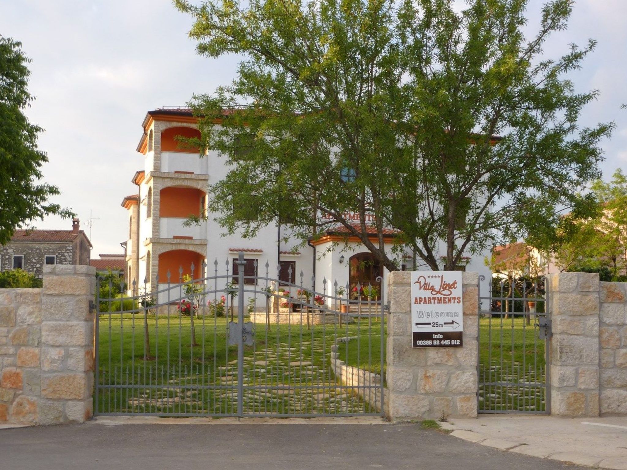 Villa Linet 8.-Drinnen