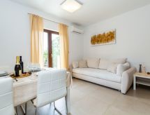 Stijlvol appartement met balkon en tuin, 2 km van zee in Dracevac - thumbnail 4
