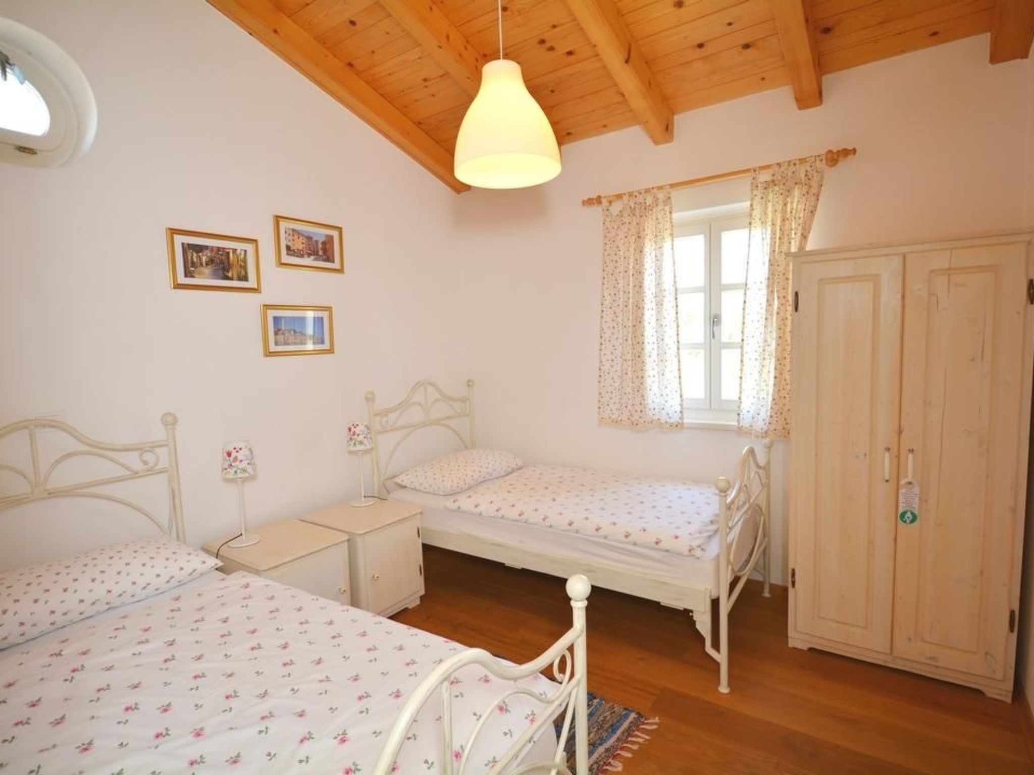 Großzügiges Ferienhaus mit Pool und Sonnenterrasse-Inside