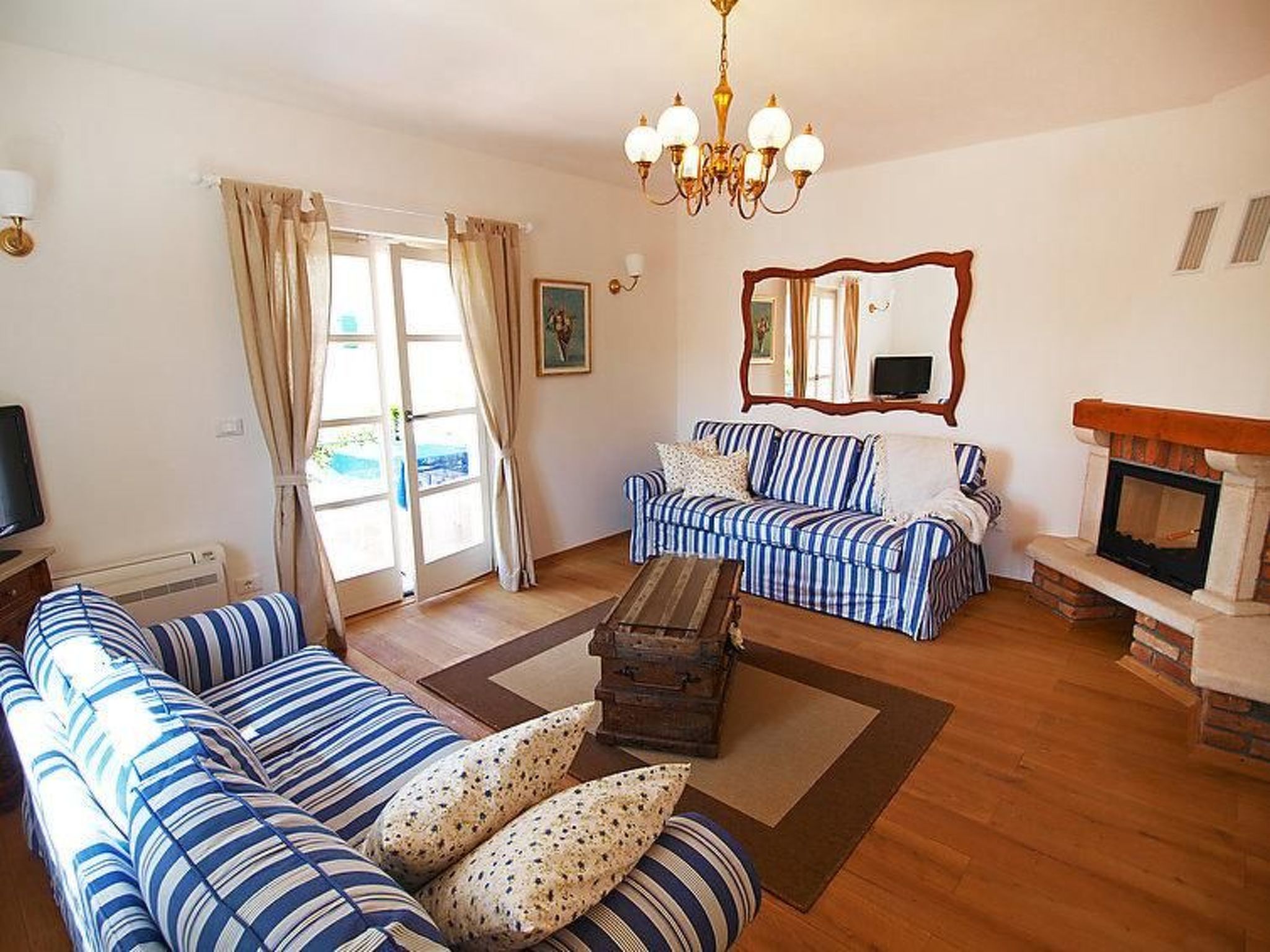 Villa Nika mit privatem Außenwhirlpool-Dedans