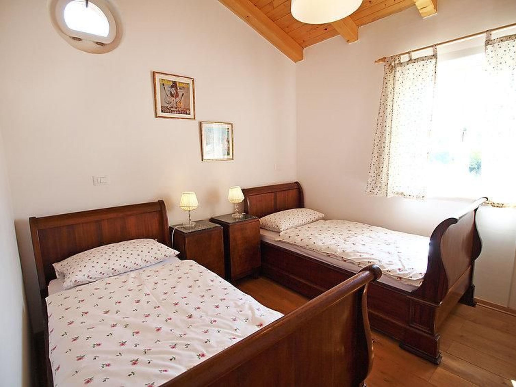 Villa Nika mit privatem Außenwhirlpool-Dedans