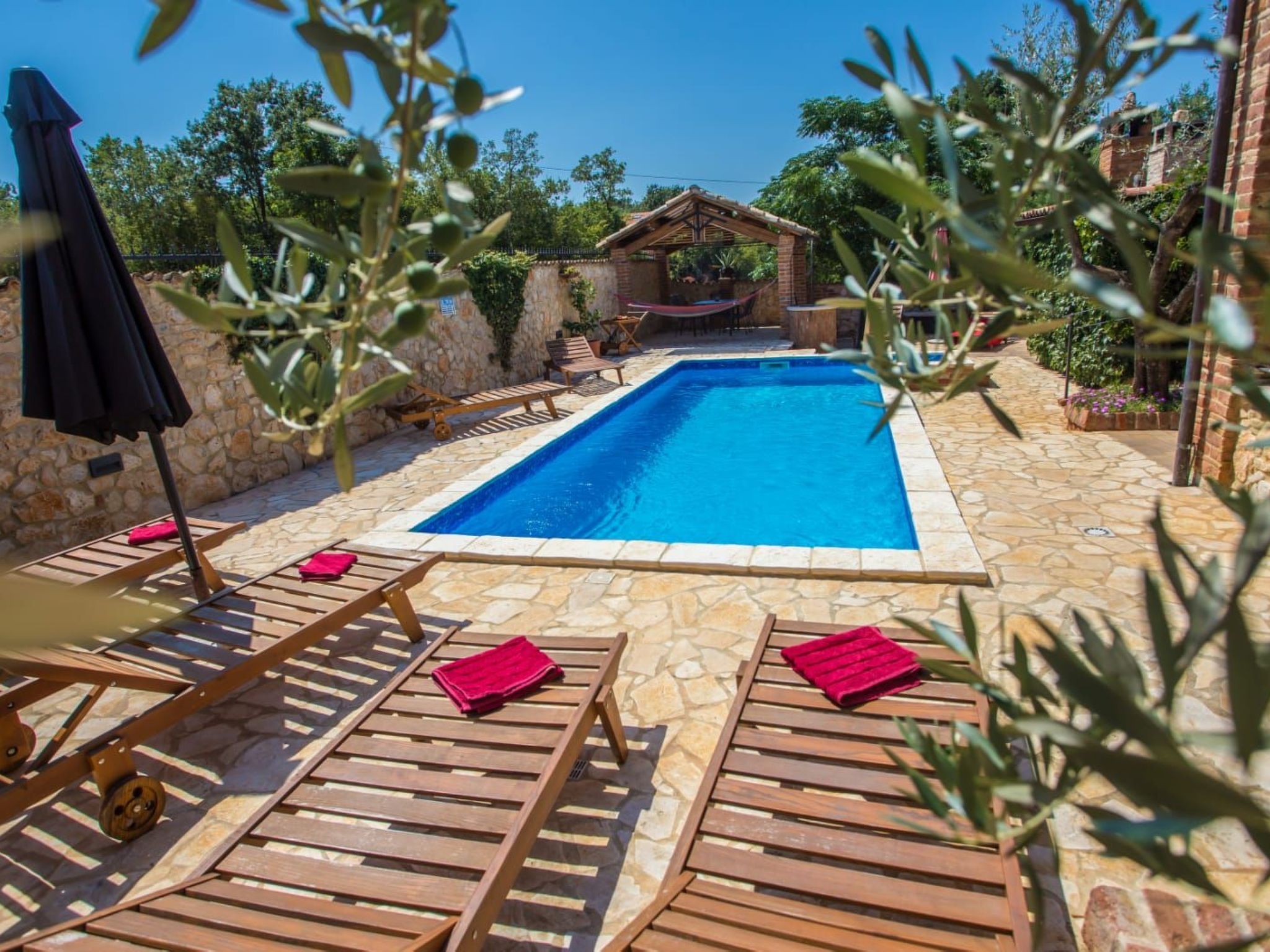 Andre Wohnung mit Pool