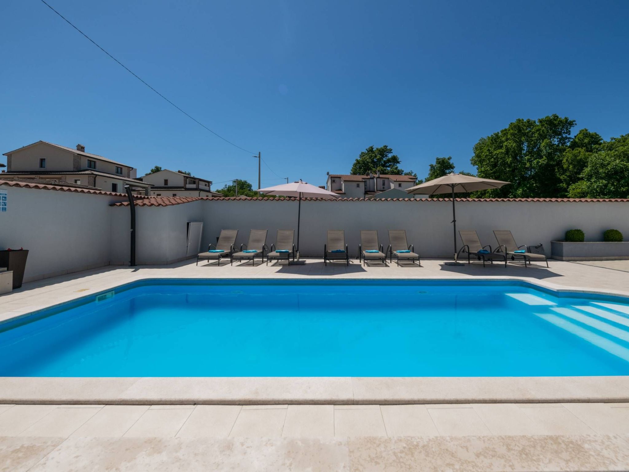 Unknown Accommodation-Dedans