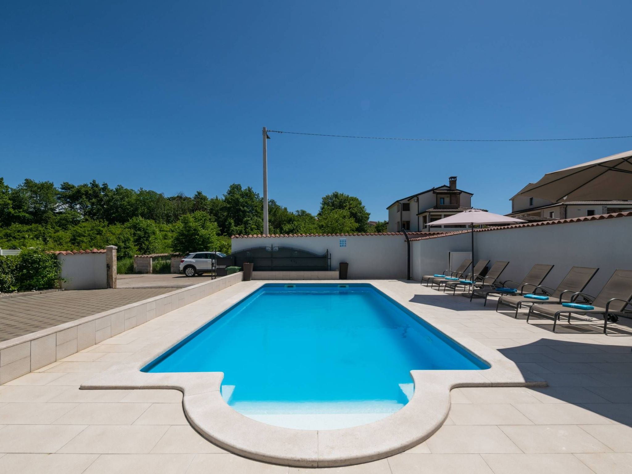 Unknown Accommodation-Dedans