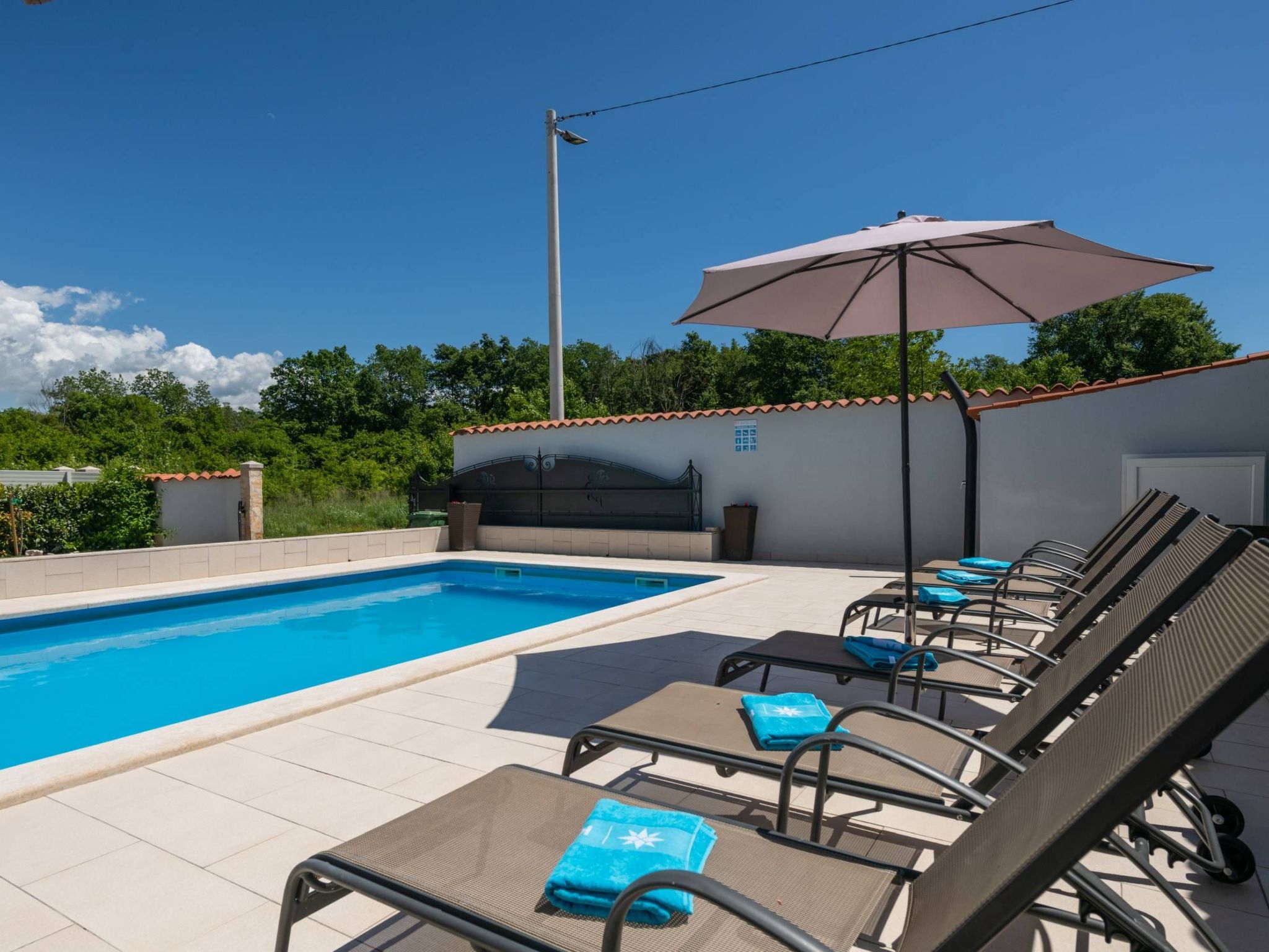 Unknown Accommodation-Dedans