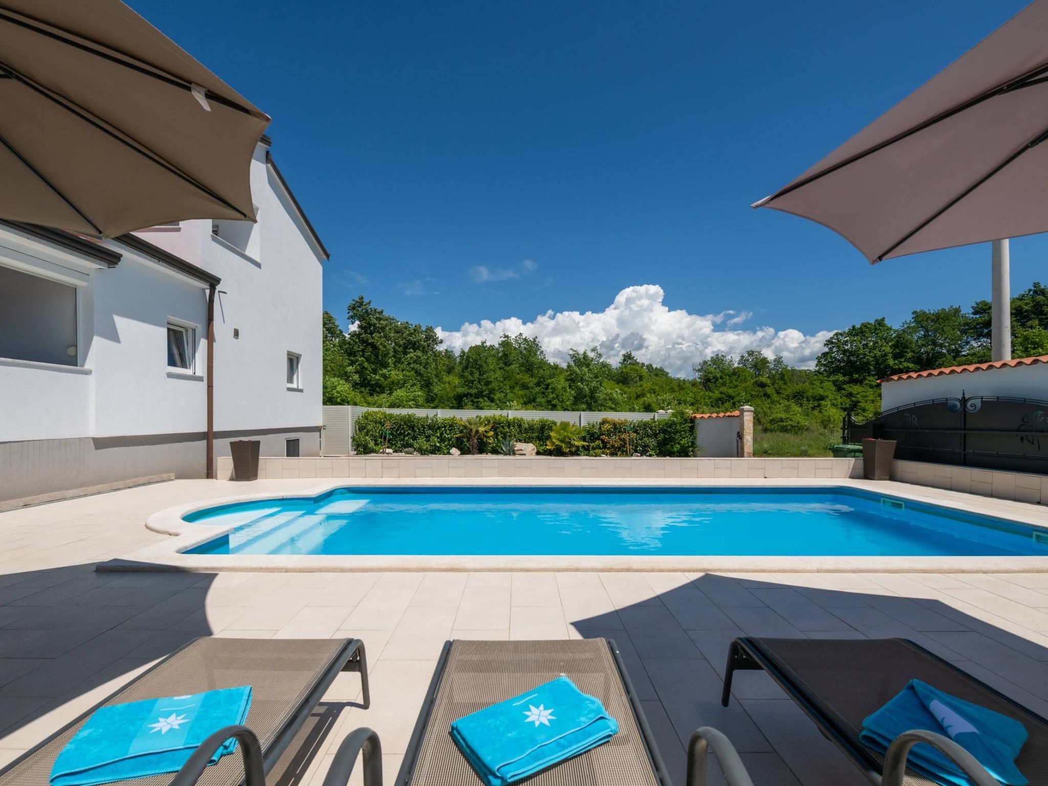 Unknown Accommodation-Dedans