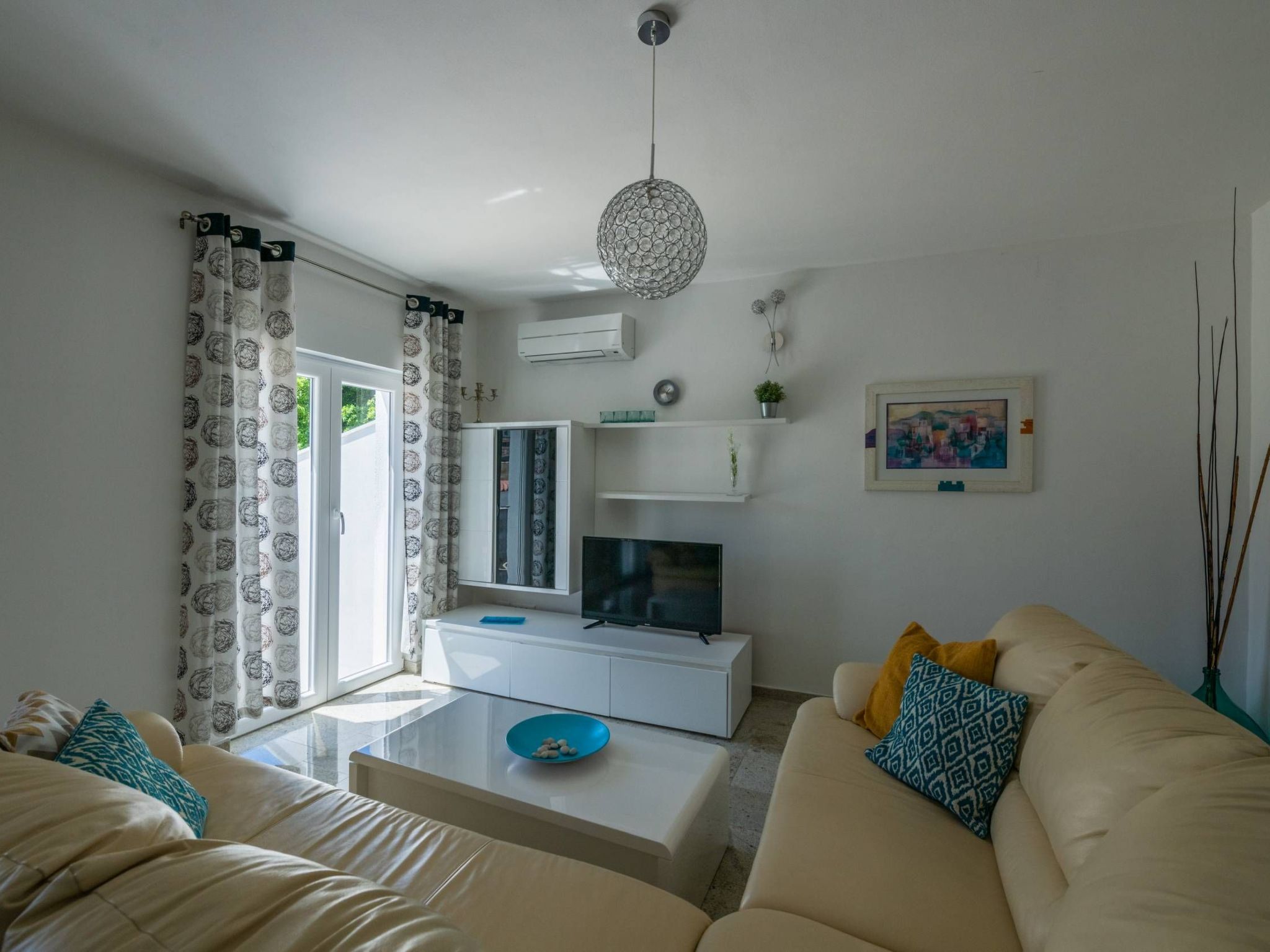 Unknown Accommodation-Dedans