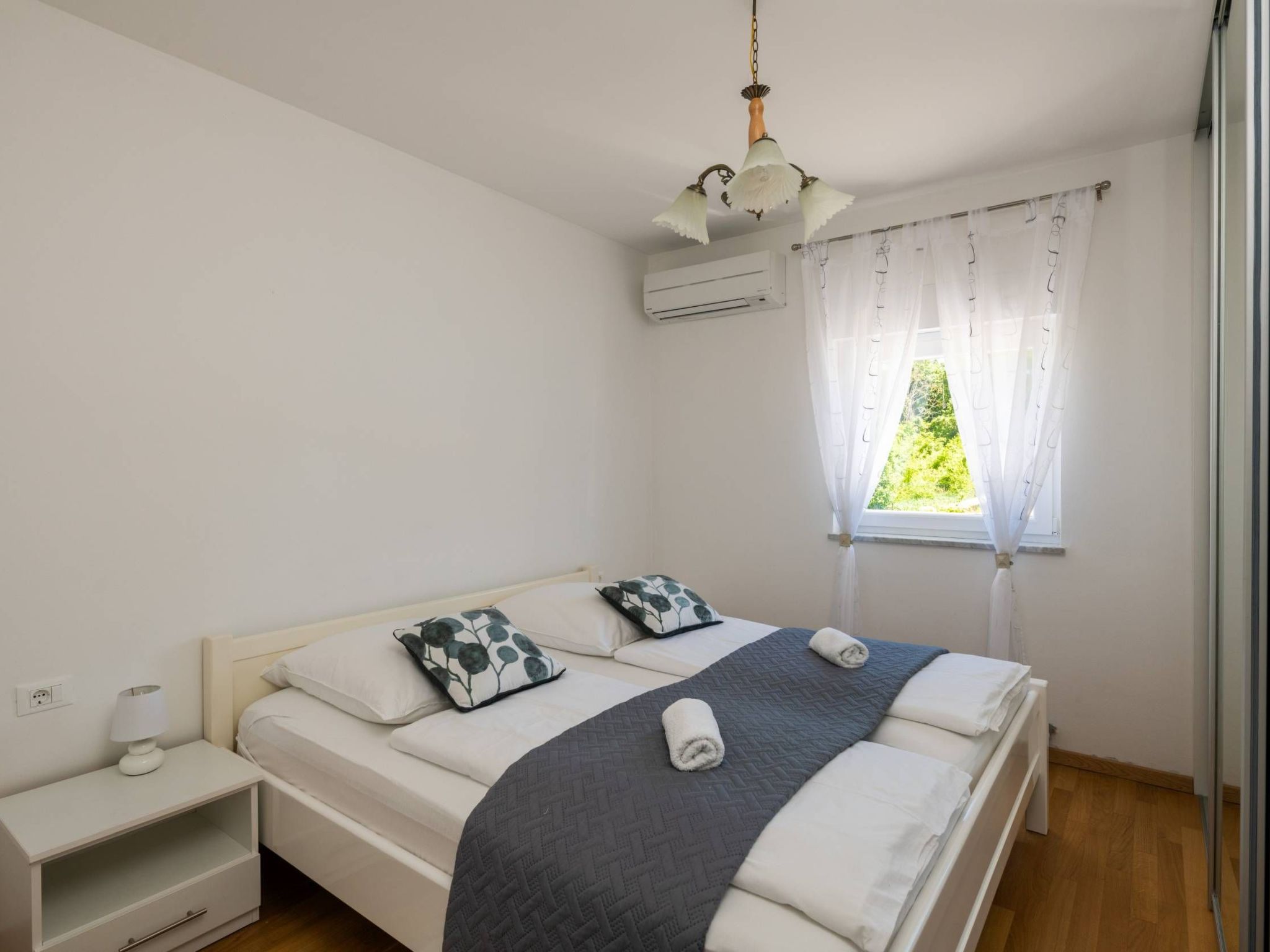 Unknown Accommodation-Dedans