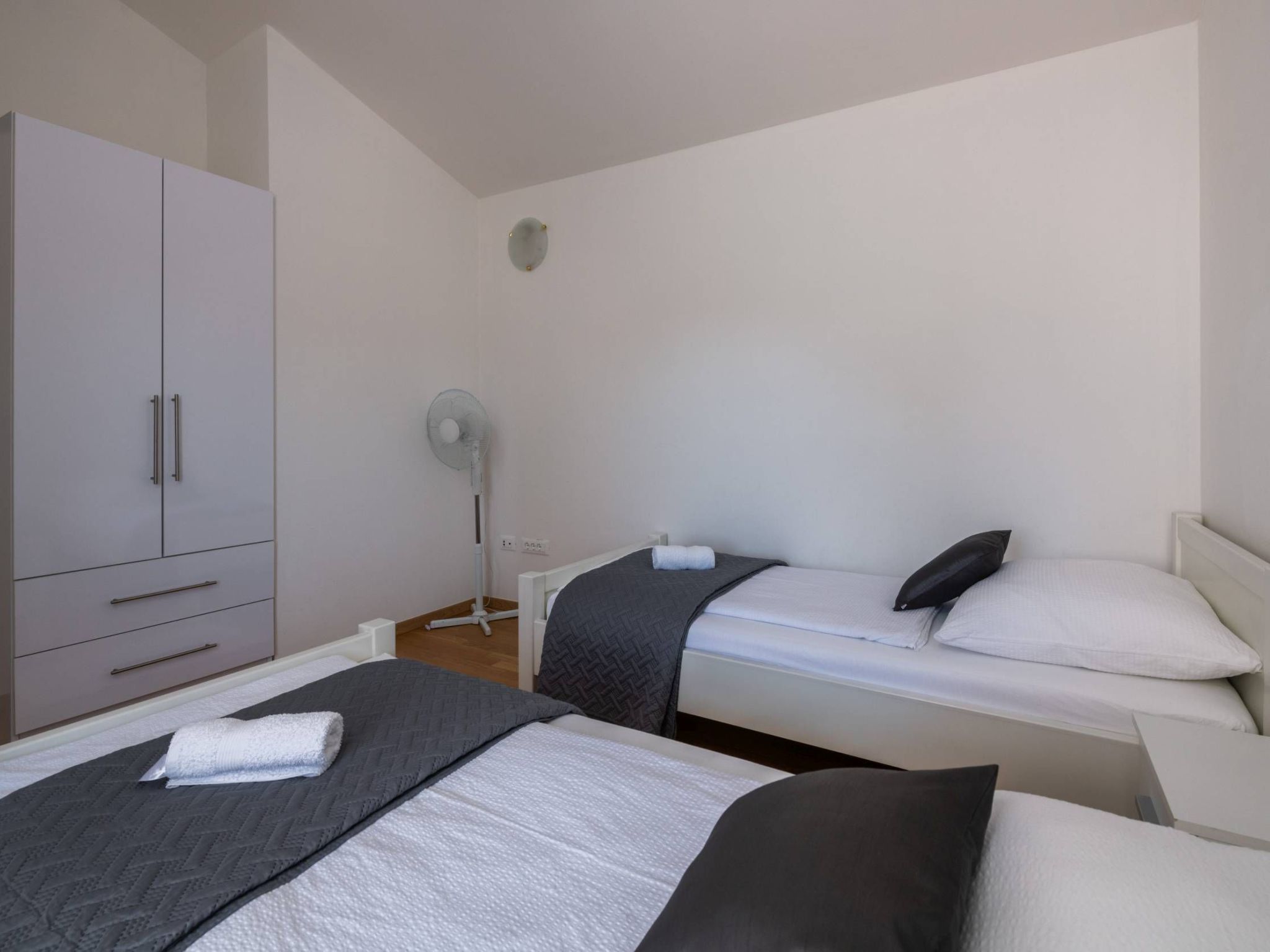 Unknown Accommodation-Dedans