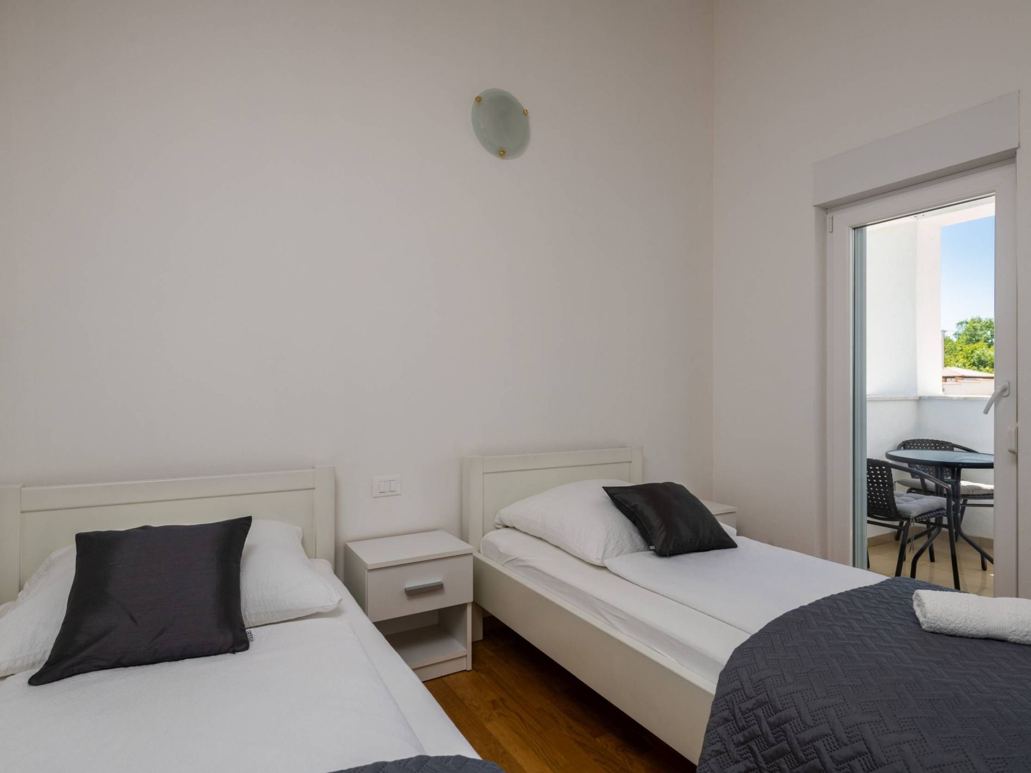 Unknown Accommodation-Dedans