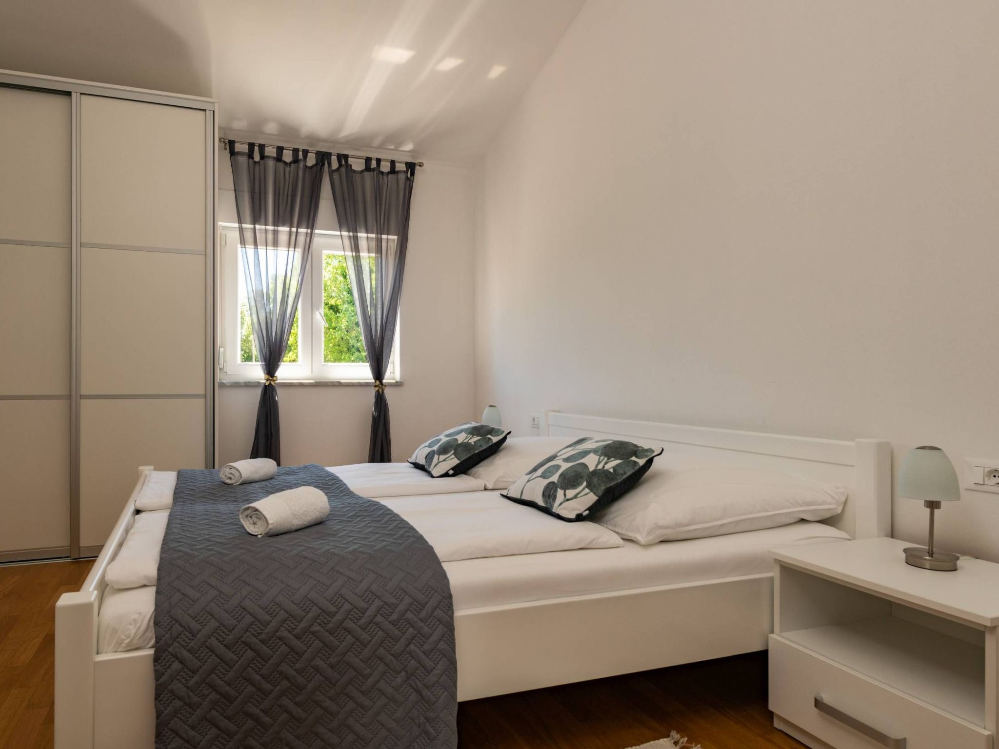 Unknown Accommodation-Dedans