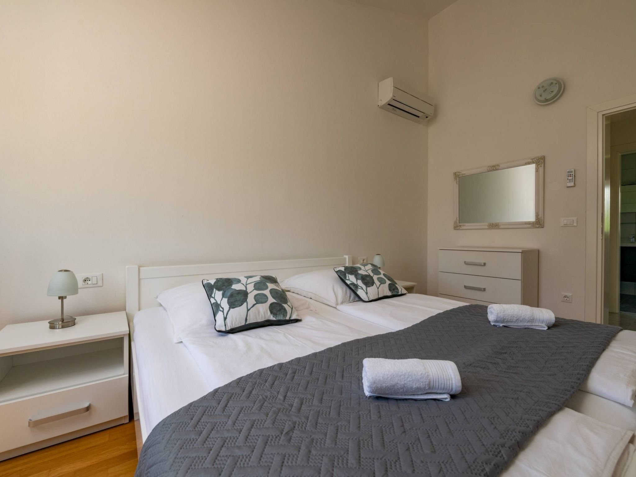 Unknown Accommodation-Dedans