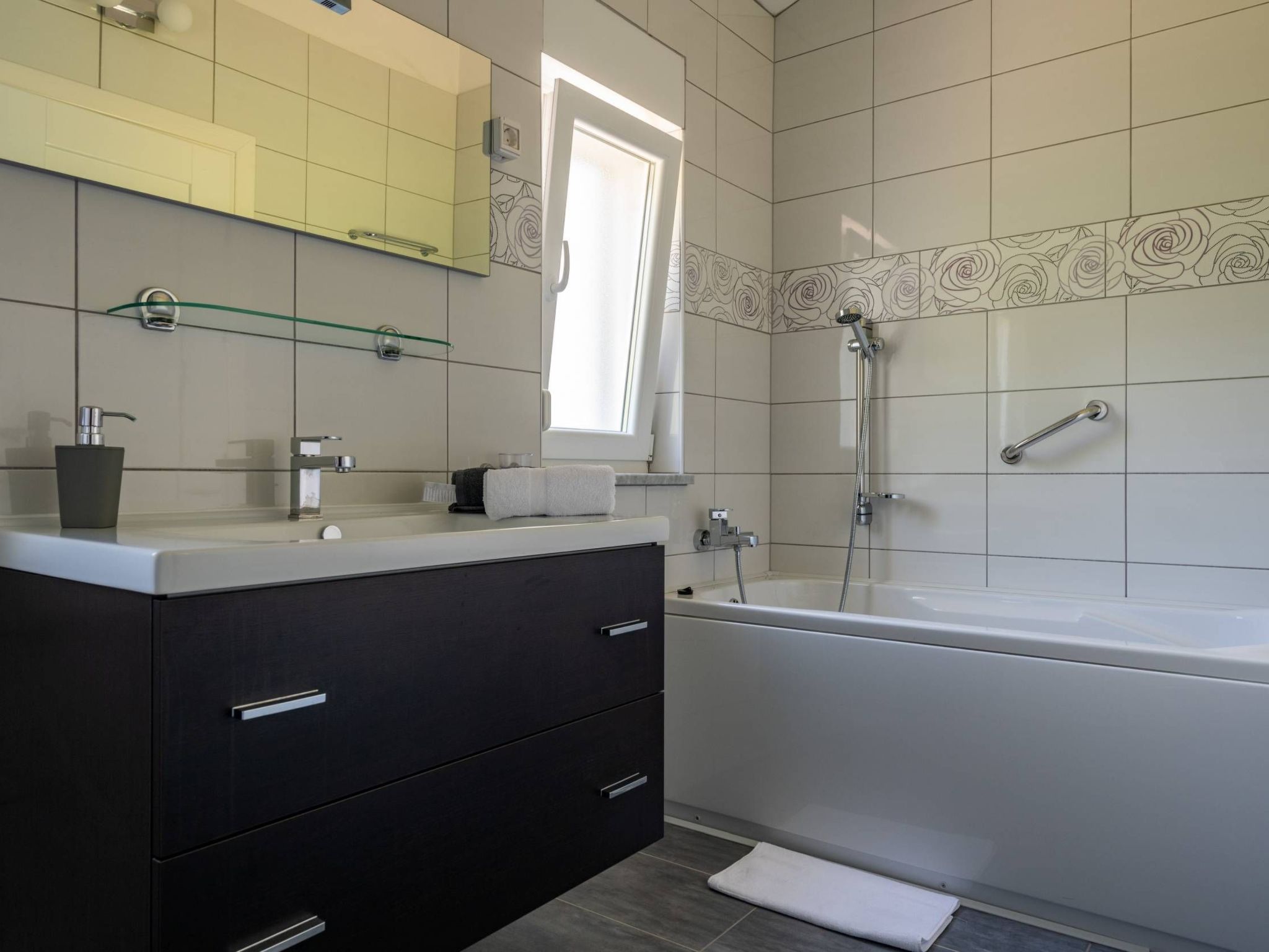 Unknown Accommodation-Dedans