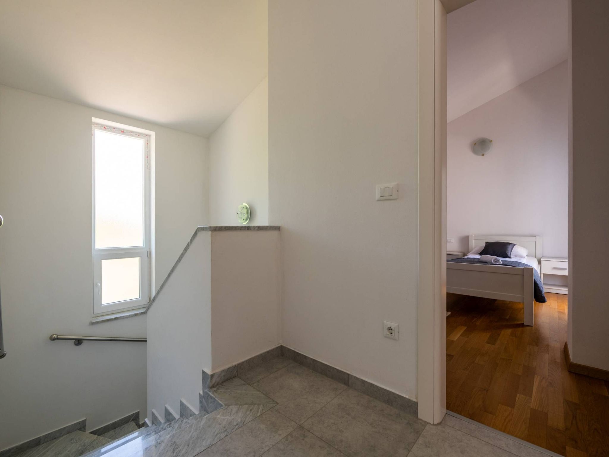 Unknown Accommodation-Dedans