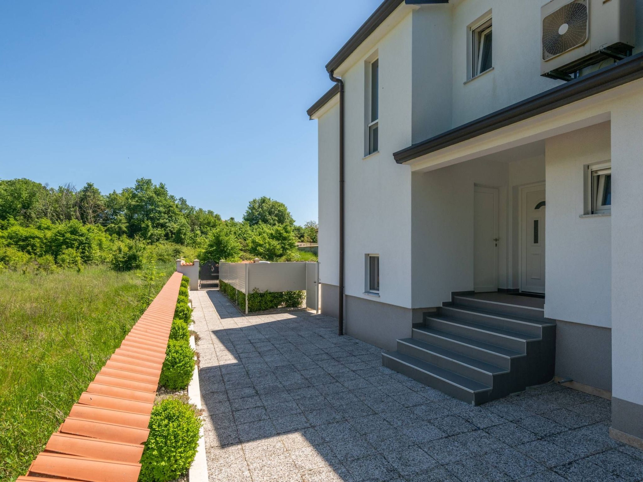 Unknown Accommodation-Dedans