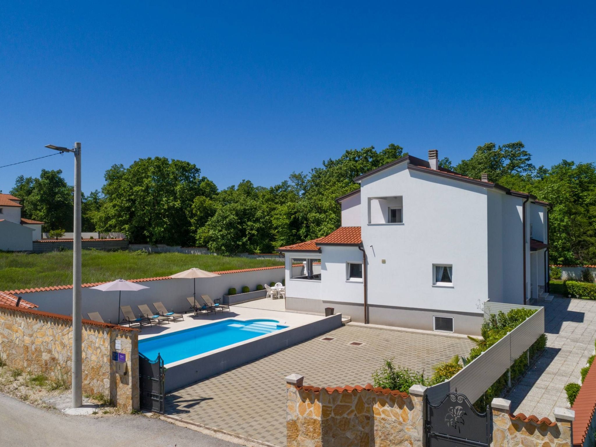 Unknown Accommodation-Dedans