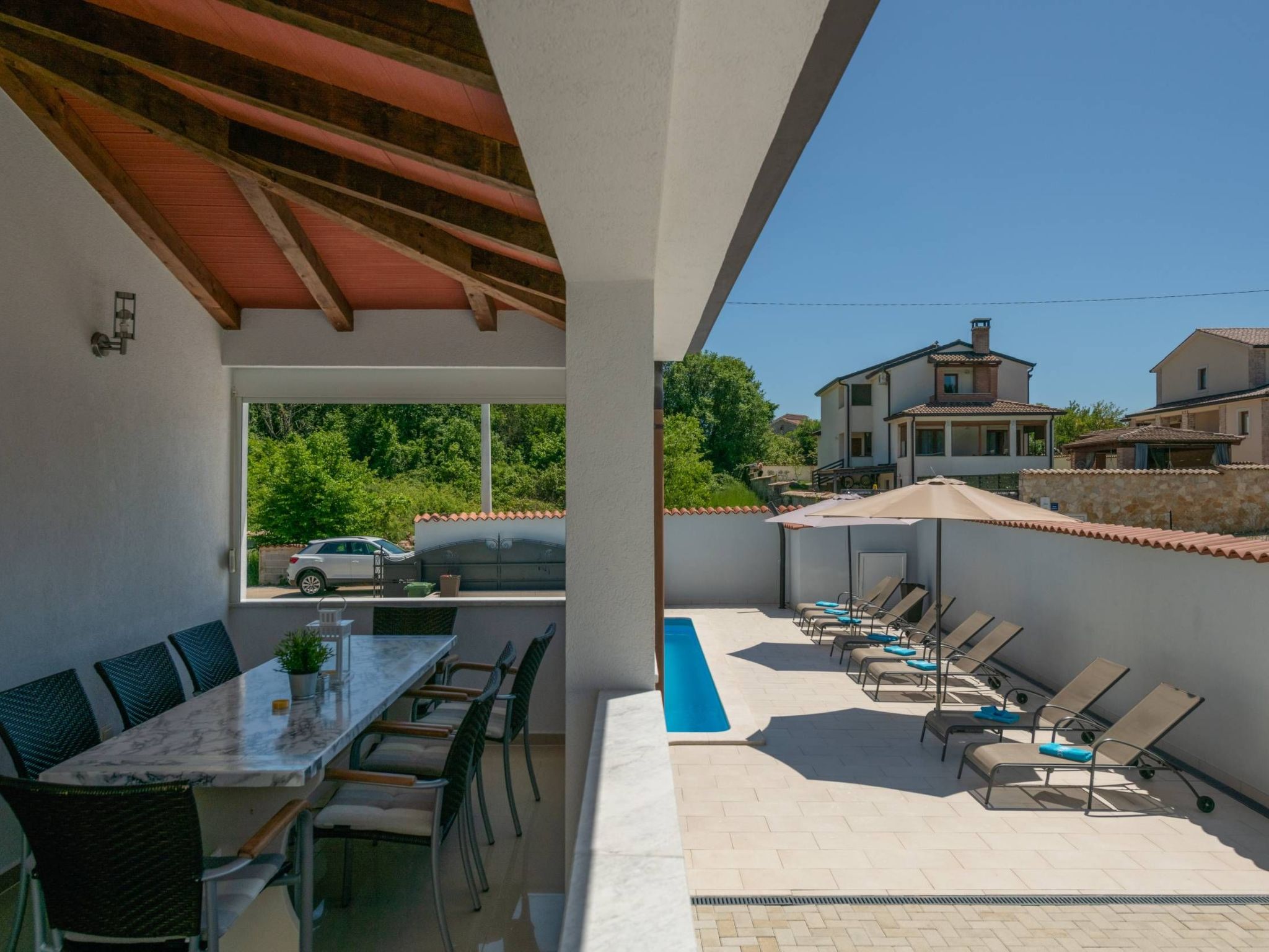 Unknown Accommodation-Dedans