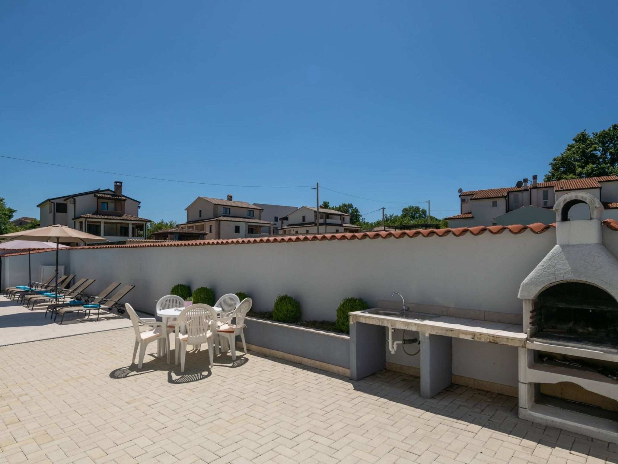 Unknown Accommodation-Dedans