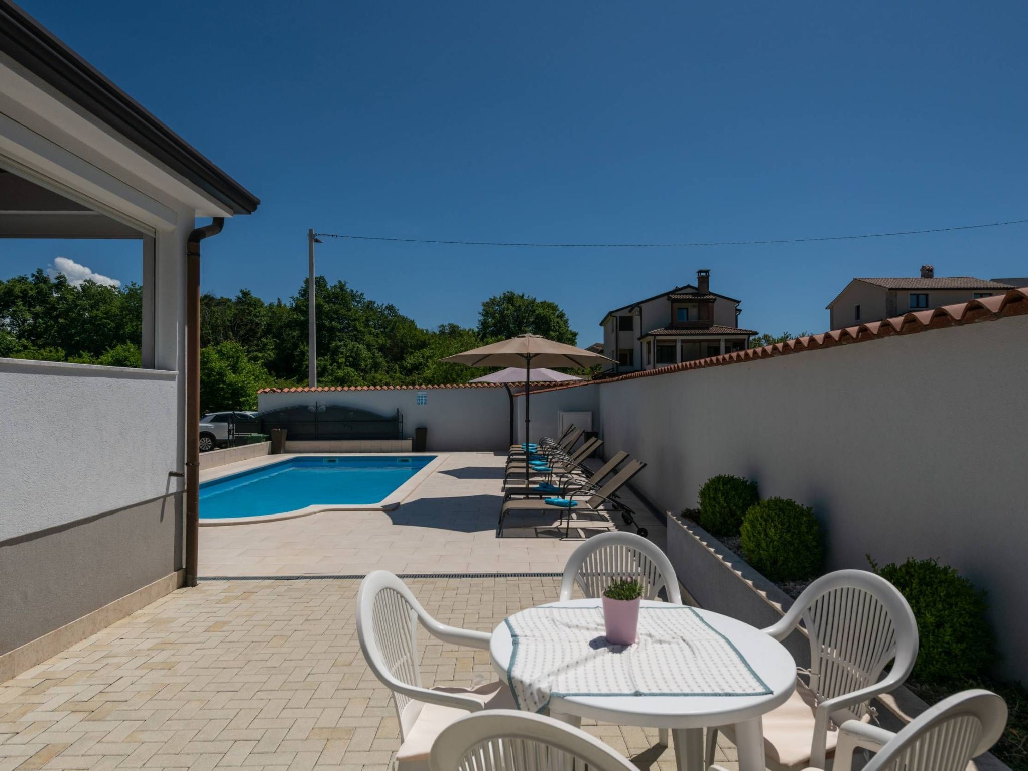 Unknown Accommodation-Dedans