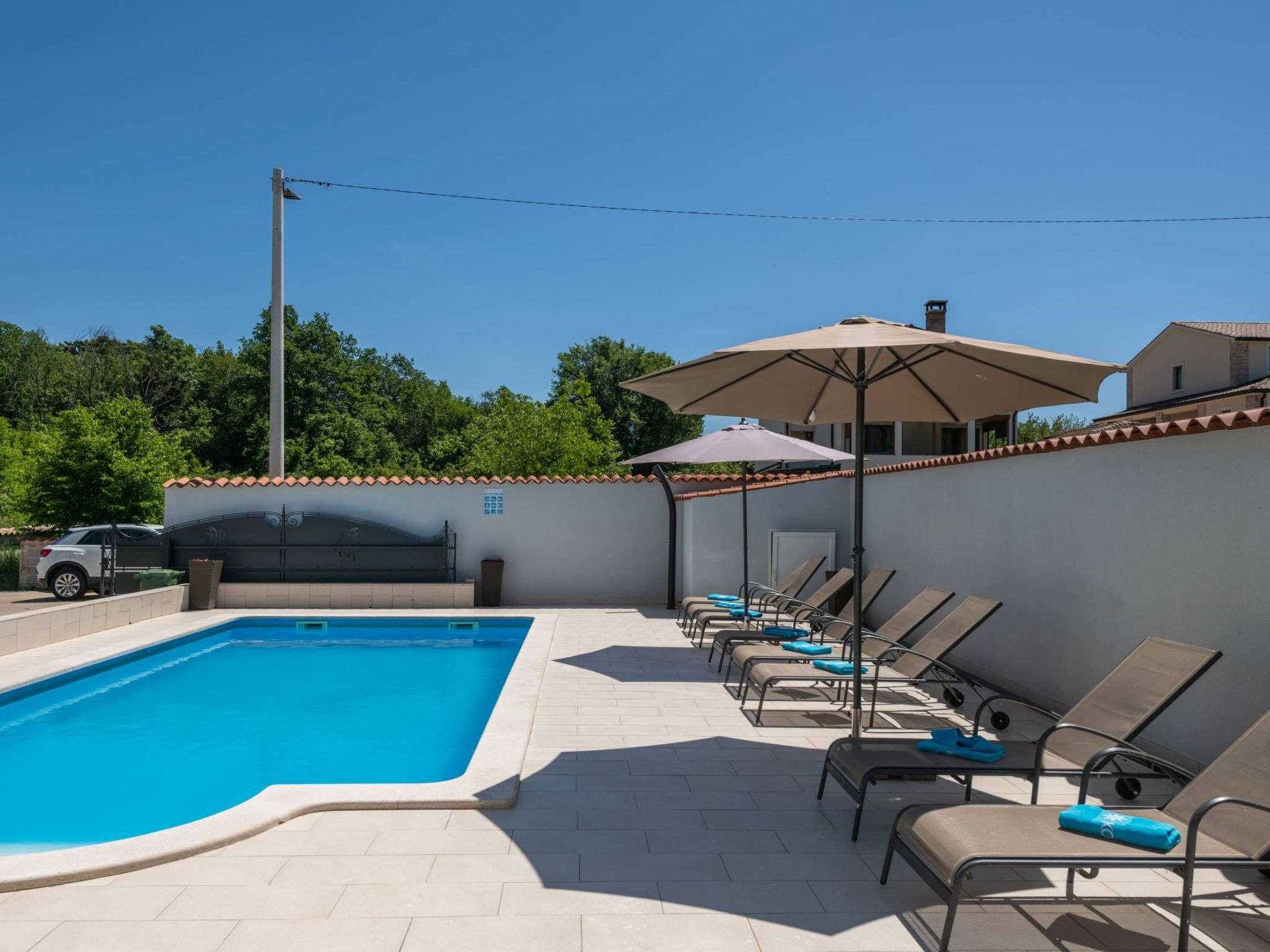 Unknown Accommodation-Dedans