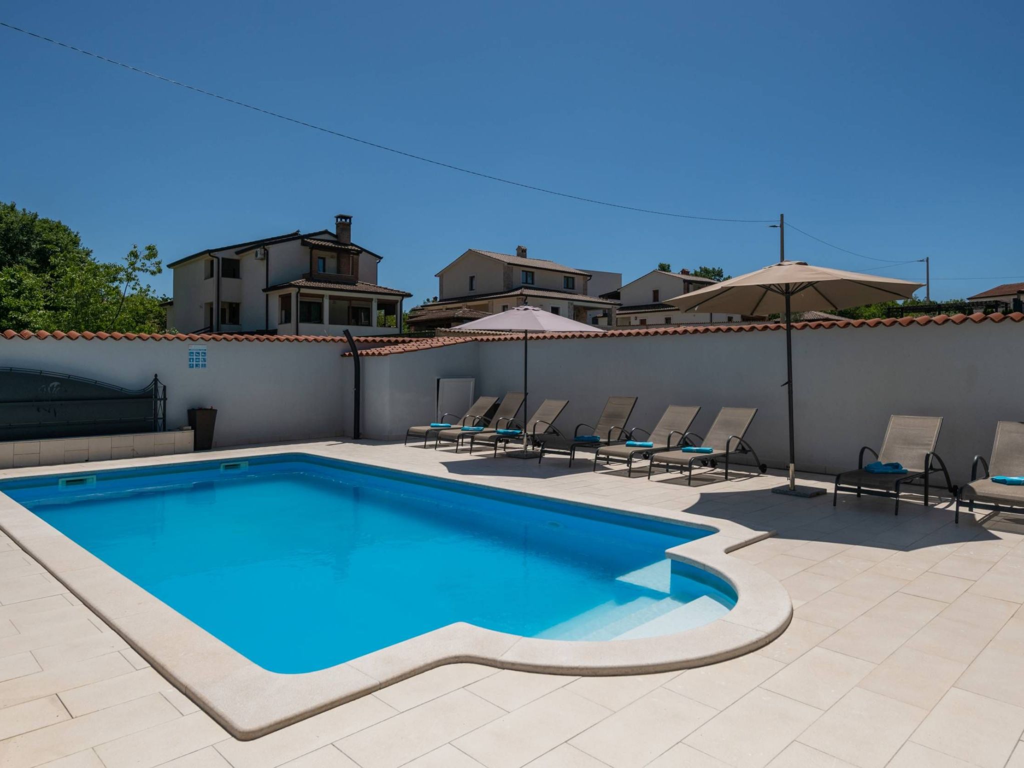 Unknown Accommodation-Dedans