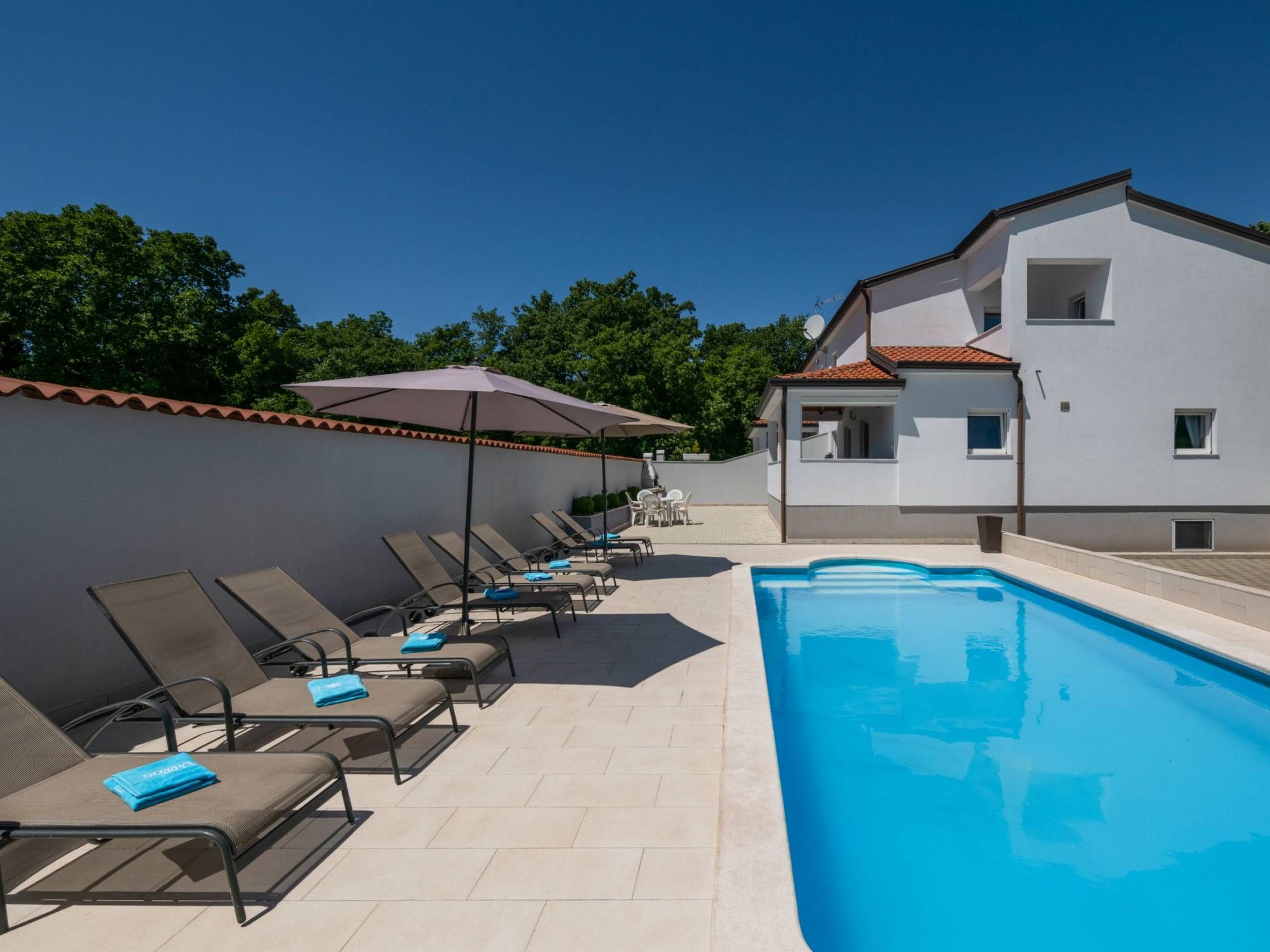 Unknown Accommodation-Dedans