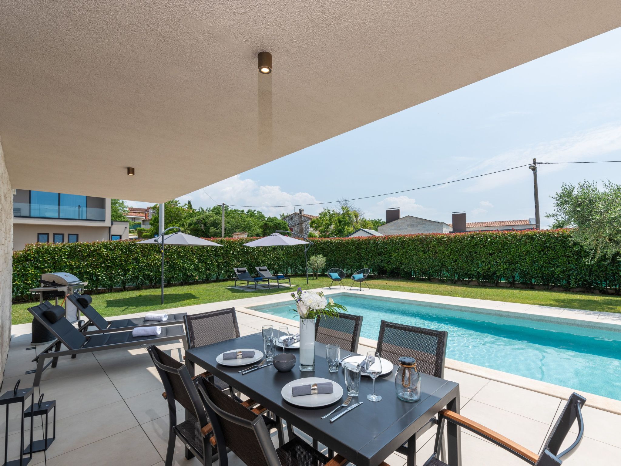 In Dračevac mit Großem Pool-Image-tags.info