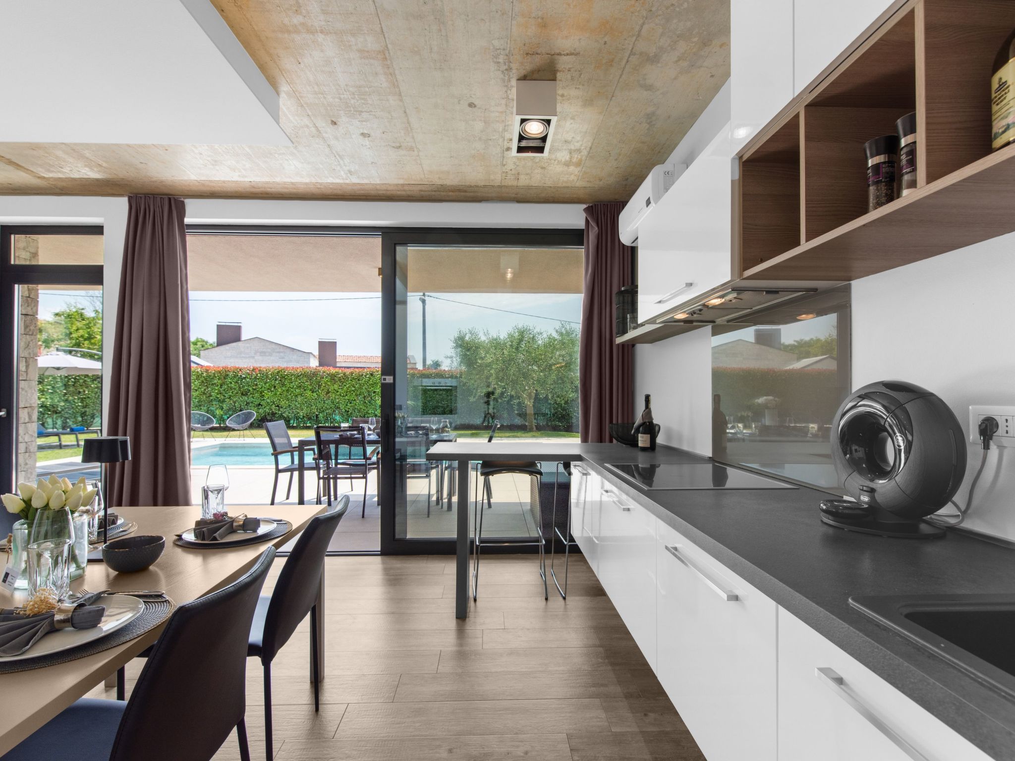 In Dračevac mit Großem Pool-Image-tags.info