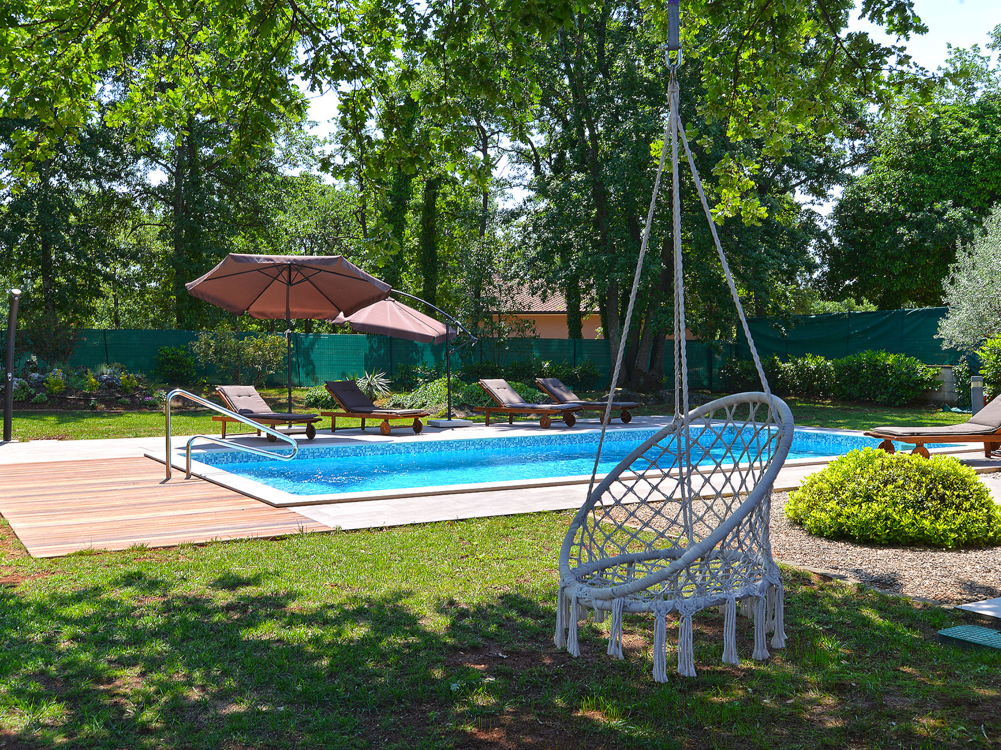 Apartment 1089 — Pool Outdoor (4 of 49)