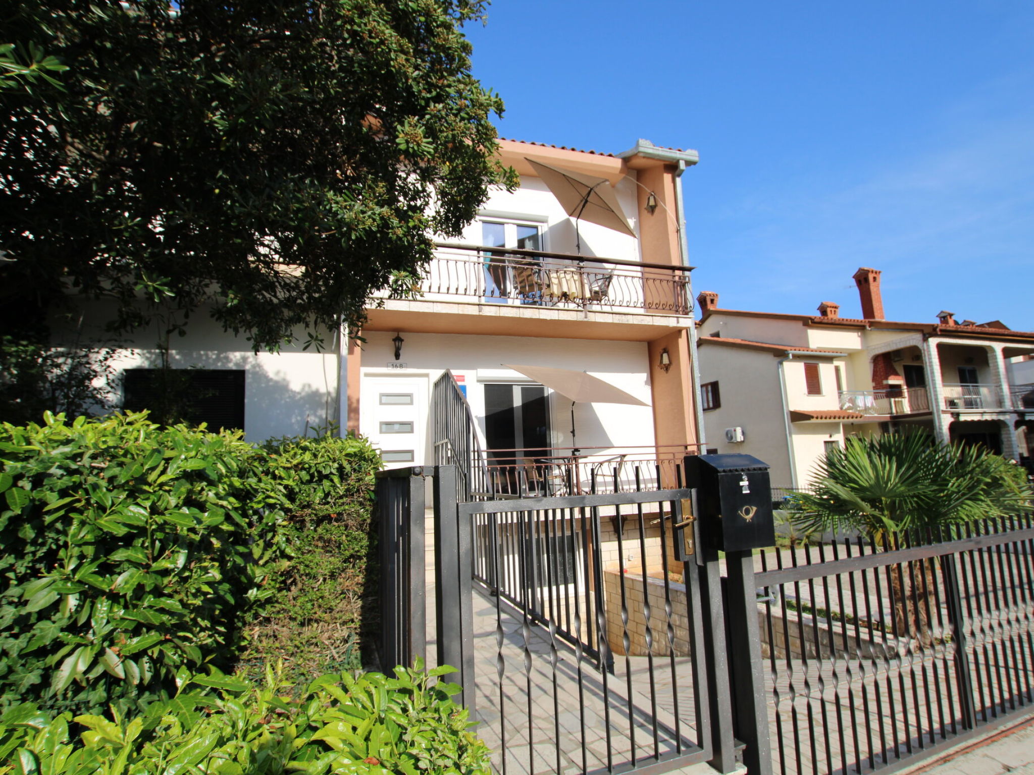 Kurtaxe ist im Preis inbegriffen

Basisinformationen
- Erlaubte Haustiere: keins
- Badezimmeranzahl: 1

Top Merkmale
- WLAN
- Klimaanlage: überall
- Balkon
- Private PKW-Stellplätze insgesamt für d..