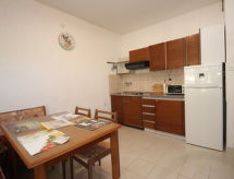 Appartement Sasa B4 met terras en tuin in Istrië, 5 pers. - thumbnail 4