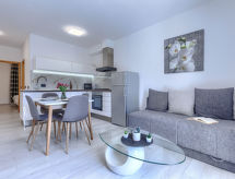 Comfortabel appartement met airco, vlakbij zee en strand in Vrsar - thumbnail 1
